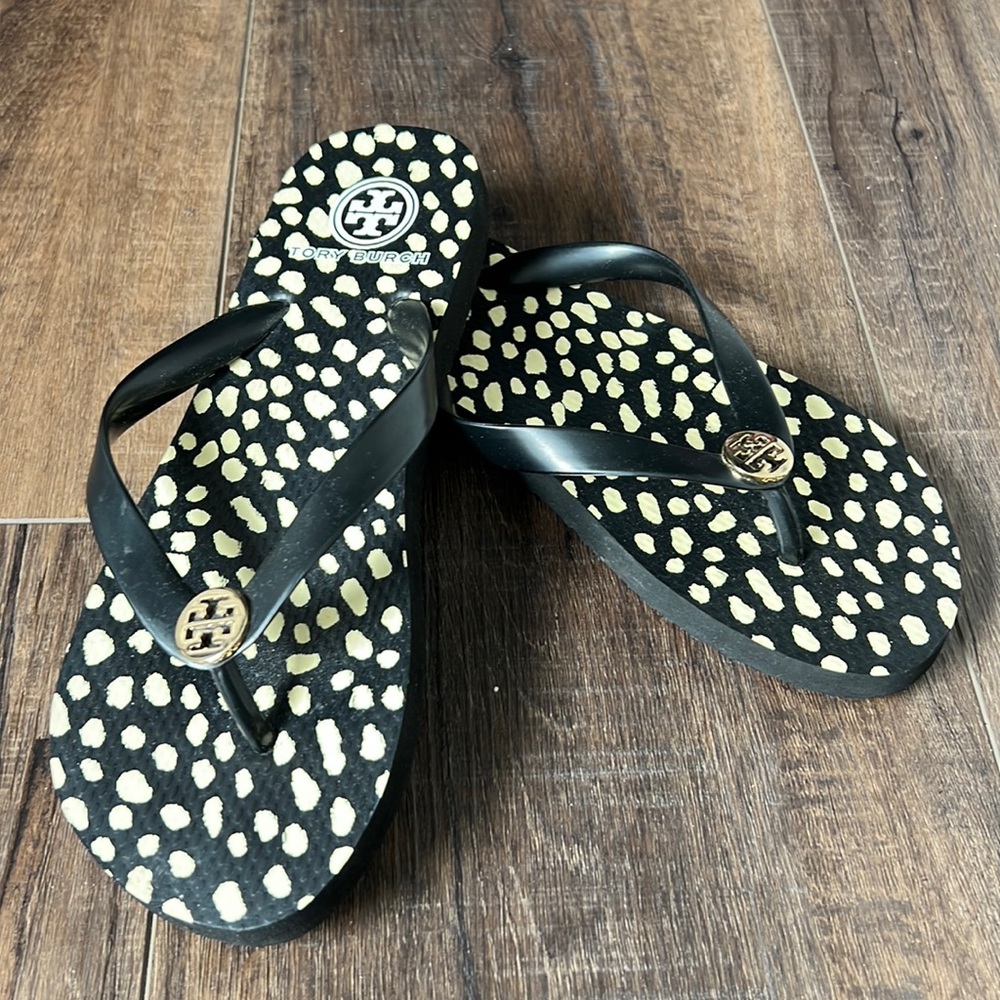 Size 8 Never worn NEW Tory Burch flip flops